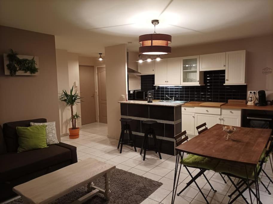 Ecully, Appartement Au Calme De 50M². Extérieur photo